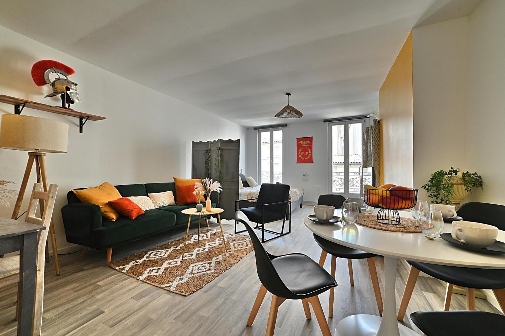 Ave Cesar - Confort Moderne & Charme Gallo-romain - Coeur De - Tv 4k - Fibre Appartement Saintes